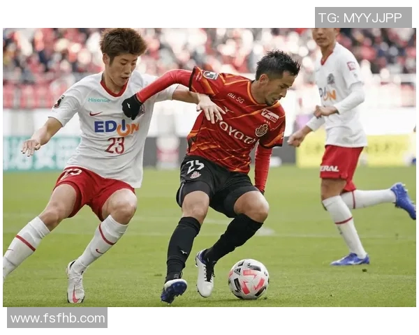 广岛三剑与横滨水手的激烈对决展现足球魅力与团队精神